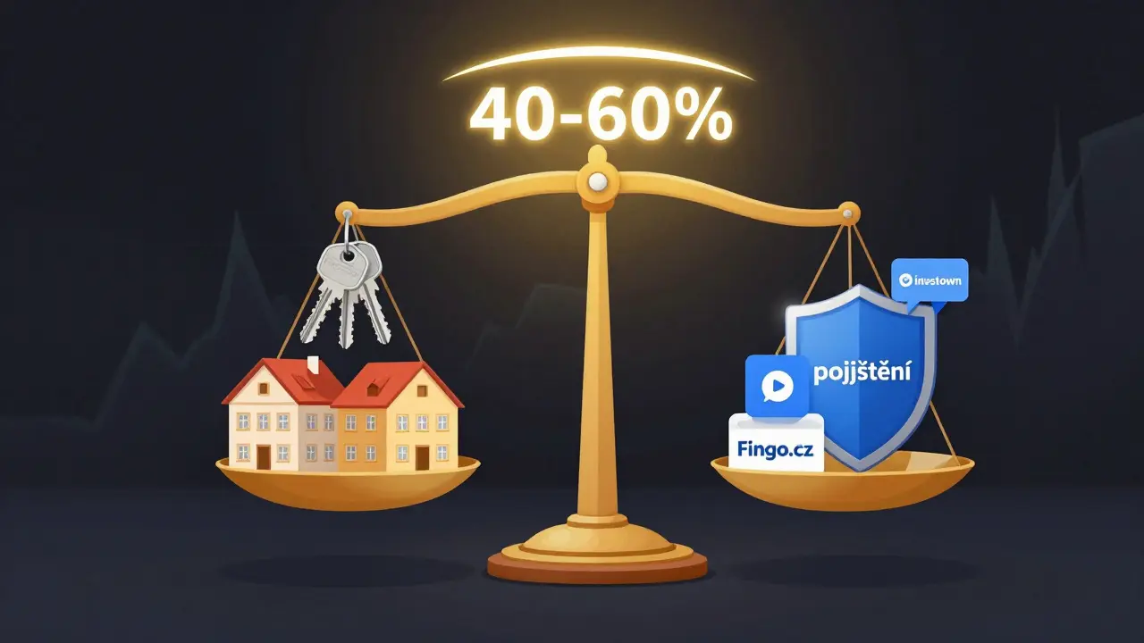 Váha investičního portfolia s klíči nemovitostí a digitálními platformami, zářivý kruh snížení rizika.